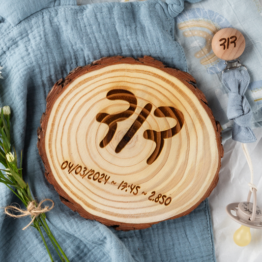 תעודת לידה מעץ טבעי עם חריטה