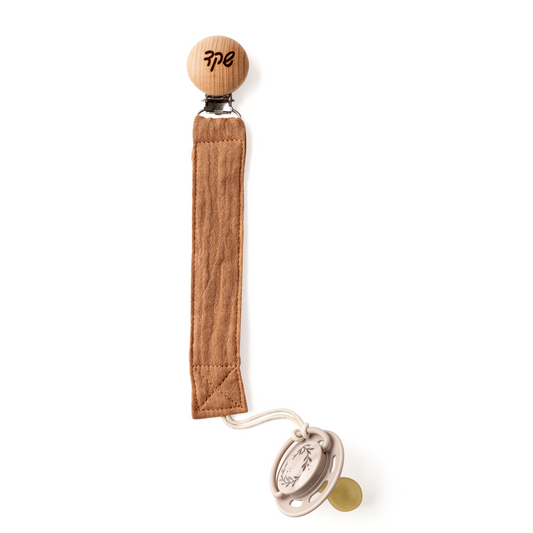 מחזיק מוצץ עץ עגול - עם חריטה אישית