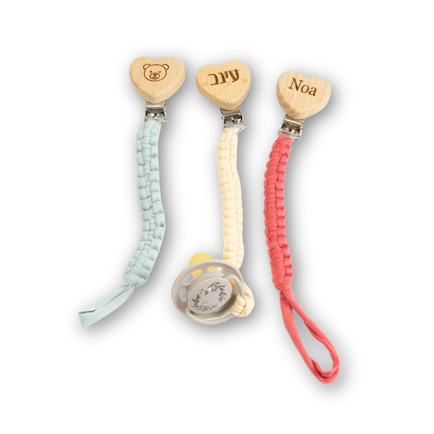 מחזיק מוצץ עץ בצורת לב – עם חריטה אישית