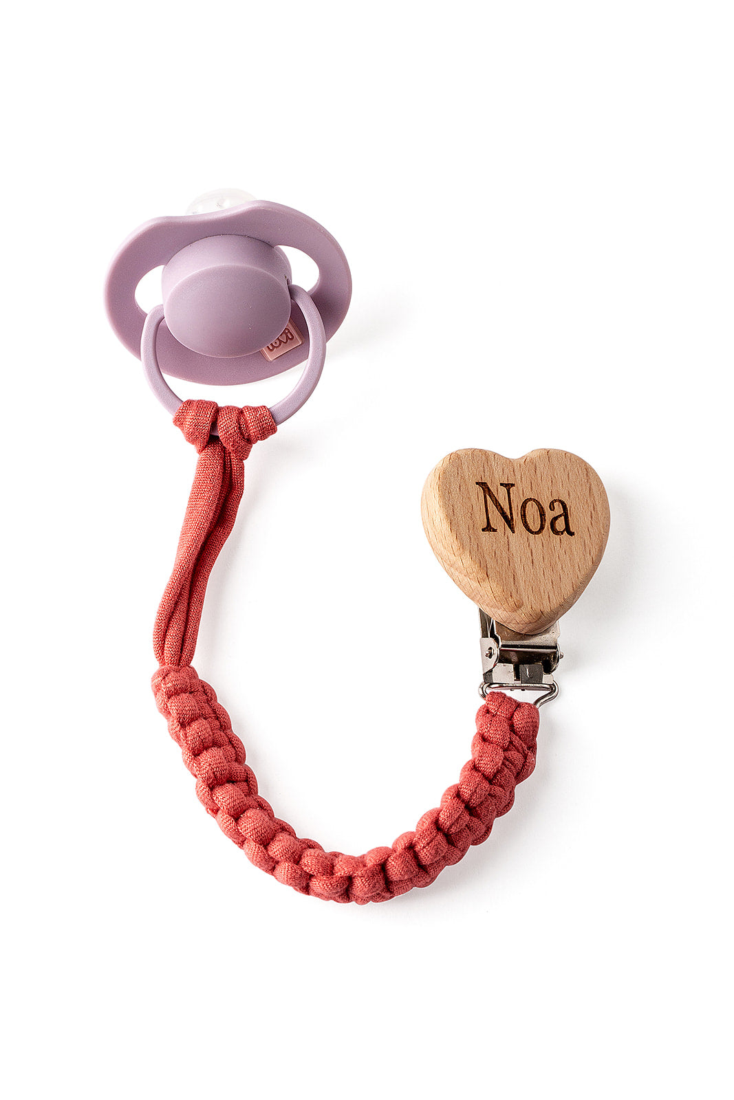 מחזיק מוצץ עץ בצורת לב – עם חריטה אישית