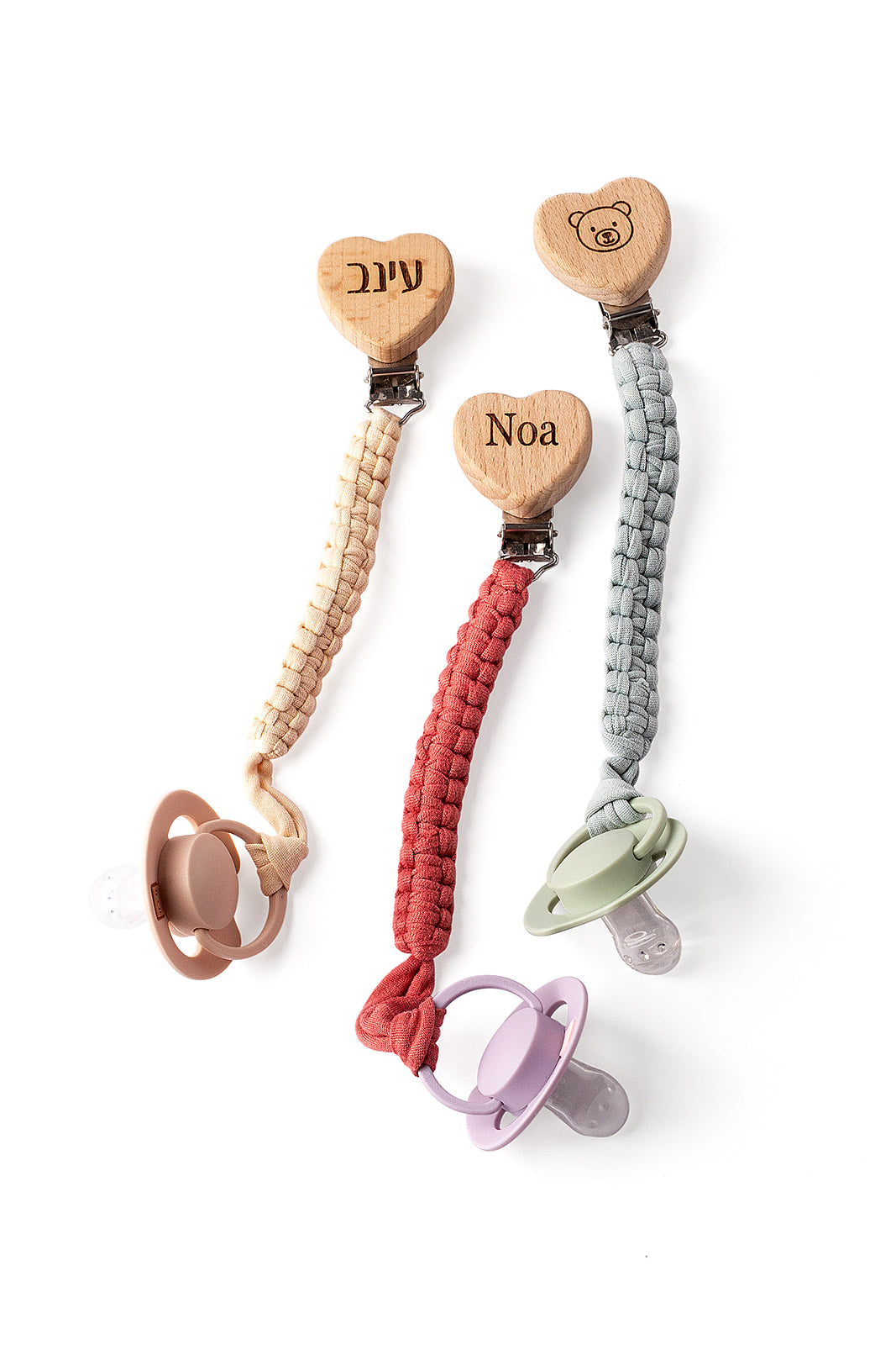 מחזיק מוצץ עץ בצורת לב – עם חריטה אישית